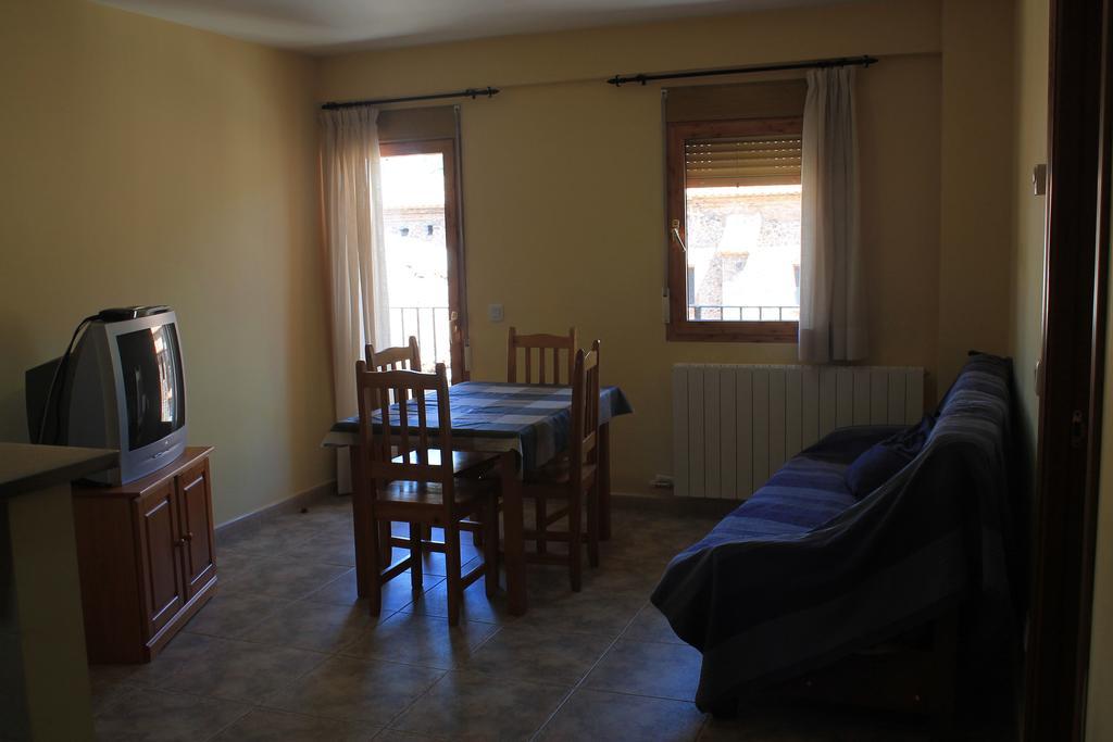 Apartamentos Turisticos Rosario Camarena de la Sierra Oda fotoğraf