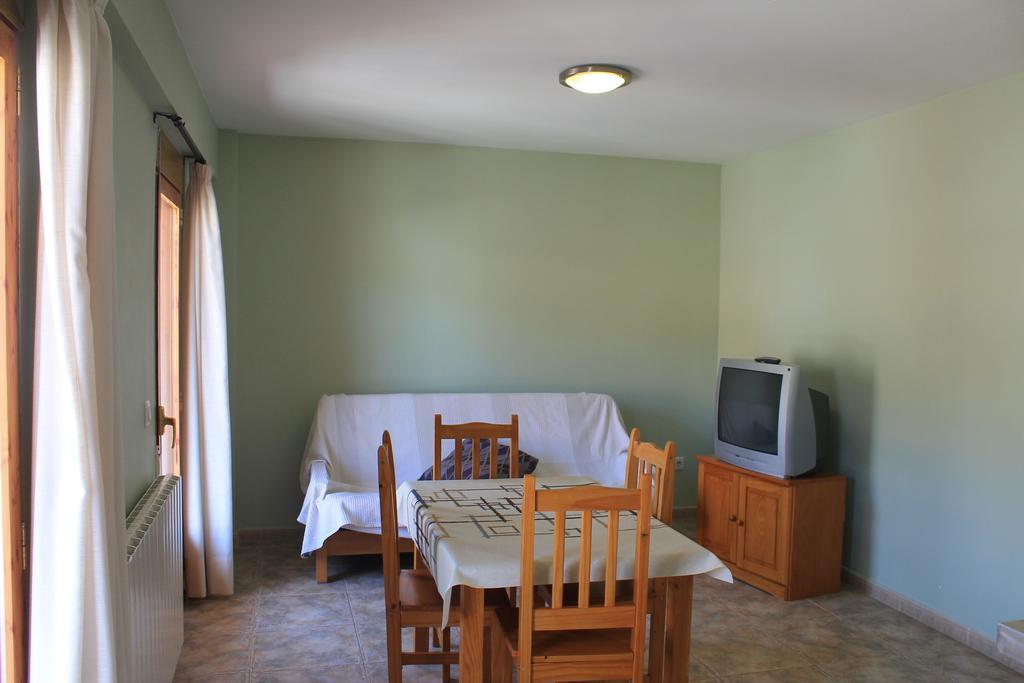 Apartamentos Turisticos Rosario Camarena de la Sierra Oda fotoğraf